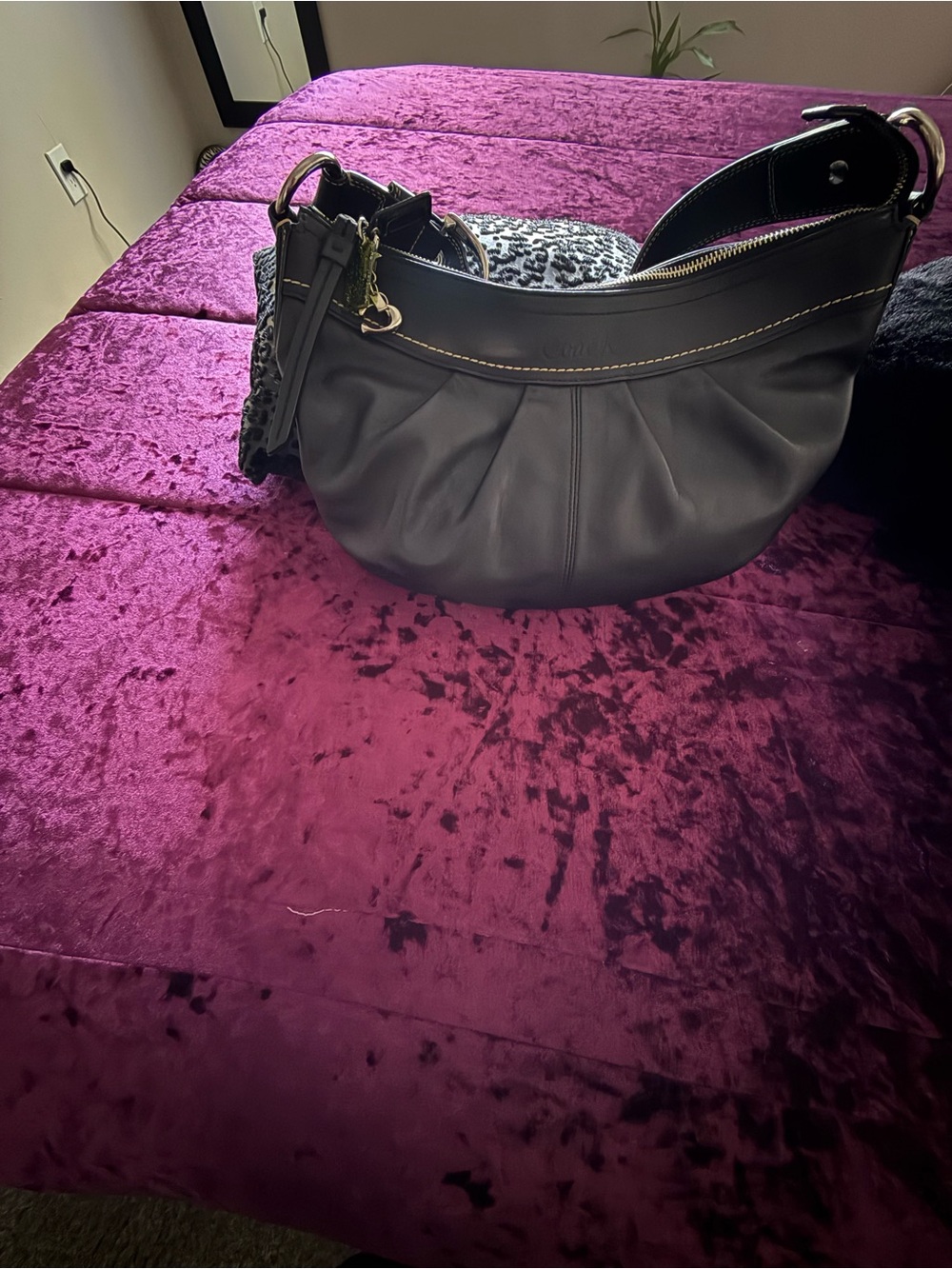 Coach Black Leather Shoulder Bag with Gold-Tone Hardware Y2K